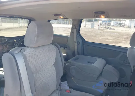 2010 Toyota Sienna Le z USA, uszkodzony, nr VIN 5TDKK4CC9AS315099